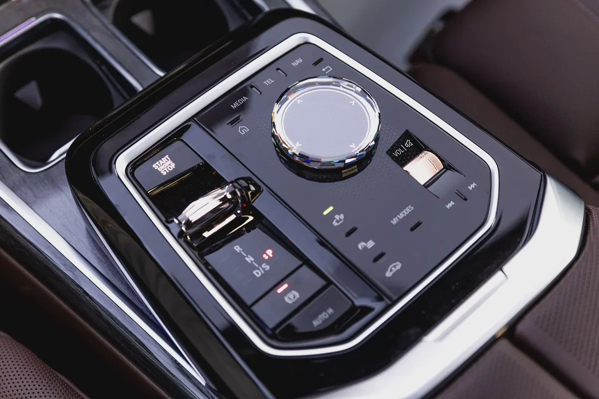 BMW 735i Excellence – 2026 | GCC | Only 2,050 KM | AED 375,000-3-3