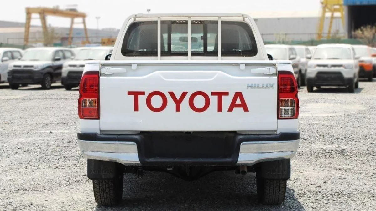 Toyota Hilux GL TOYOTA  HILUX 2.7L MT BASIC GCC-5-0