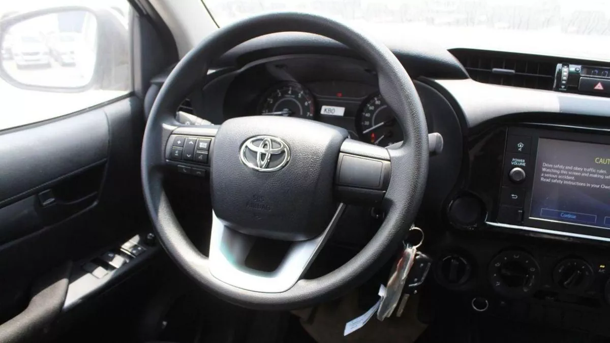 Toyota Hilux GL TOYOTA  HILUX 2.7L MT BASIC GCC-7-0