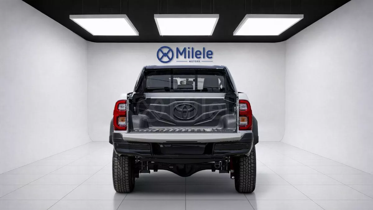 Toyota Hilux GR SPORT-9-0