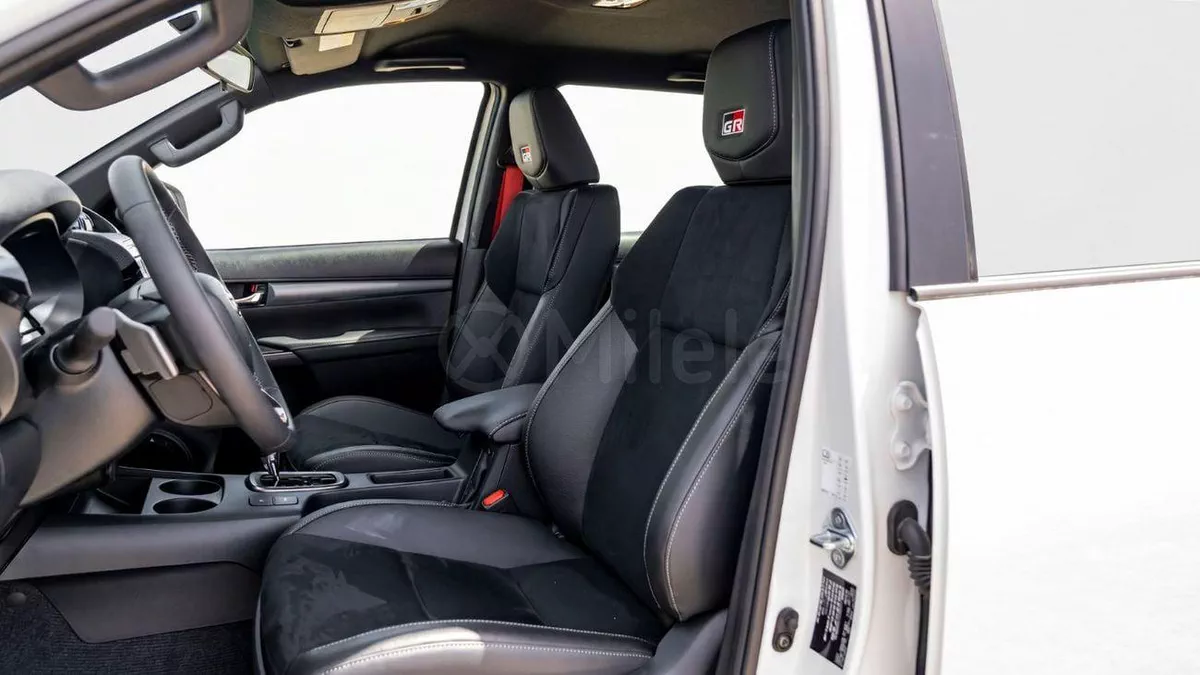 Toyota Hilux GR SPORT-10-0