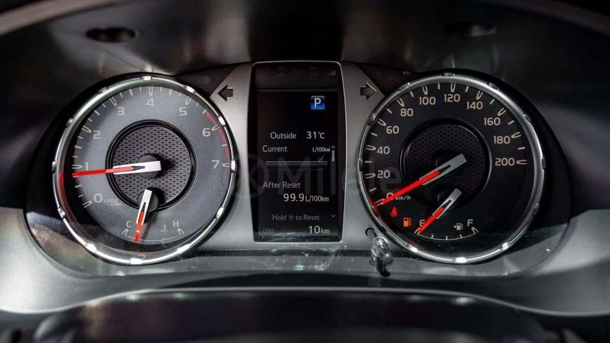 Toyota Hilux GR SPORT-17-0