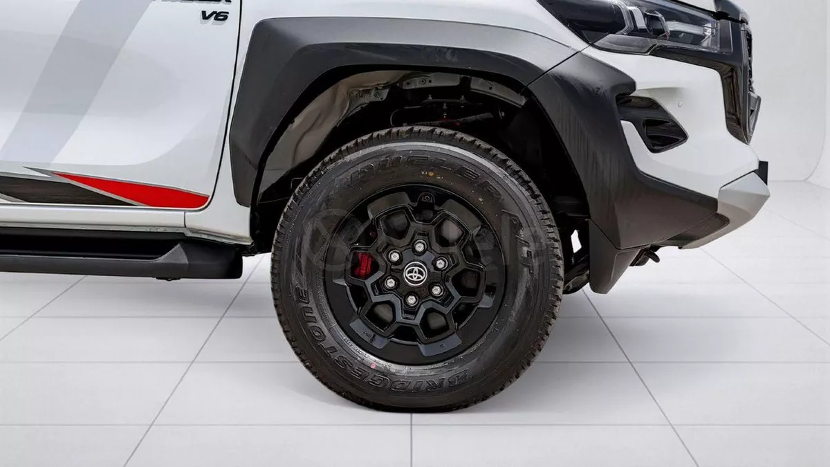 Toyota Hilux GR SPORT-5-0