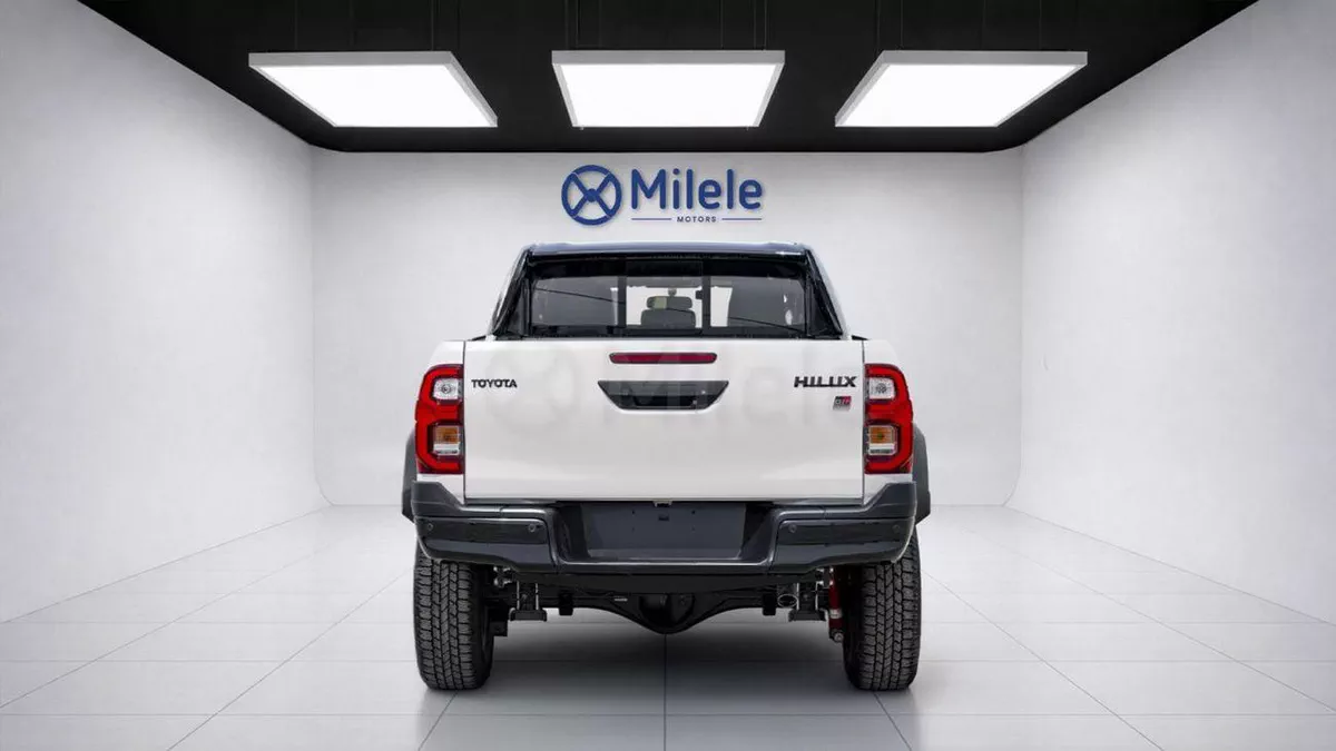 Toyota Hilux GR SPORT-7-0