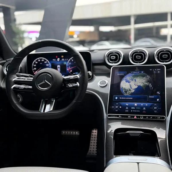 Mercedes C300 2022 | Korean Specs | Clean Title | 83,000 KM | White | مرسيدس C300 2022 وارد كوري