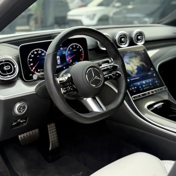 Mercedes C300 2022 | Korean Specs | Clean Title | 83,000 KM | White | مرسيدس C300 2022 وارد كوري