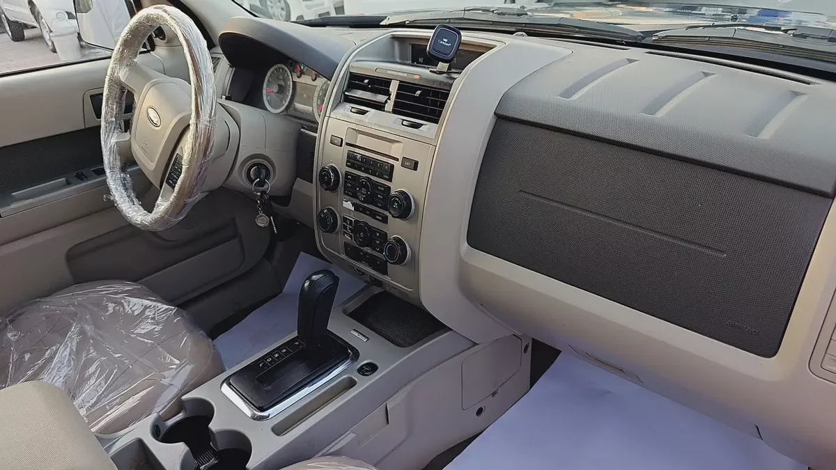 Ford Escape XLS 2012 GCC Specs-8-8