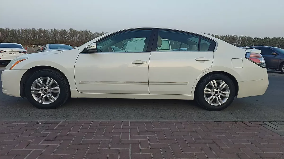 Nissan Altima SV 2012 GCC Specs - Excellent Condition