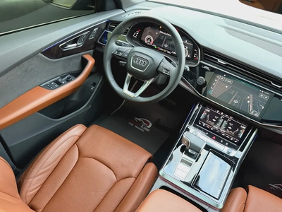Audi Q8 55 TFSI quattro S line - GCC Specs Full Service History-10