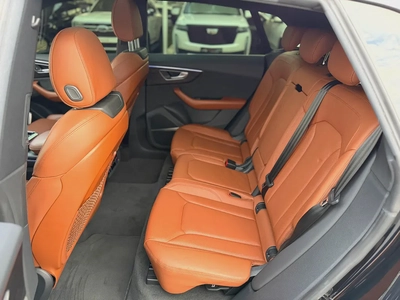 Audi Q8 55 TFSI quattro S line - GCC Specs Full Service History-15