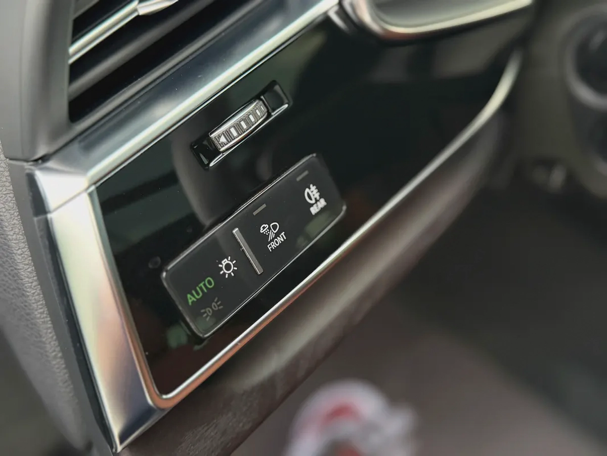 Audi Q8 55 TFSI quattro S line - GCC Specs Full Service History-8-8