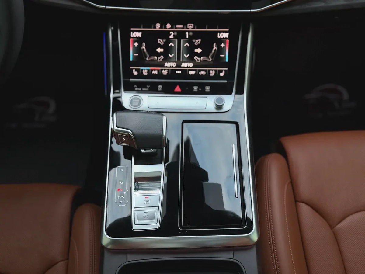 Audi Q8 55 TFSI quattro S line - GCC Specs Full Service History-11-11