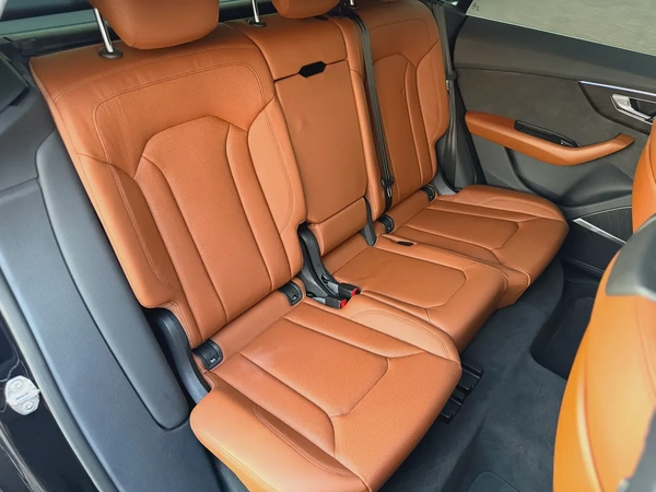Audi Q8 55 TFSI quattro S line - GCC Specs Full Service History