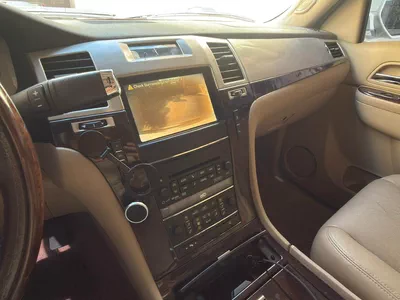 Gulf Specs 2011 CADILLAC ESCALADE PLATINUM 7-Seater, 6.2Litre V8-16