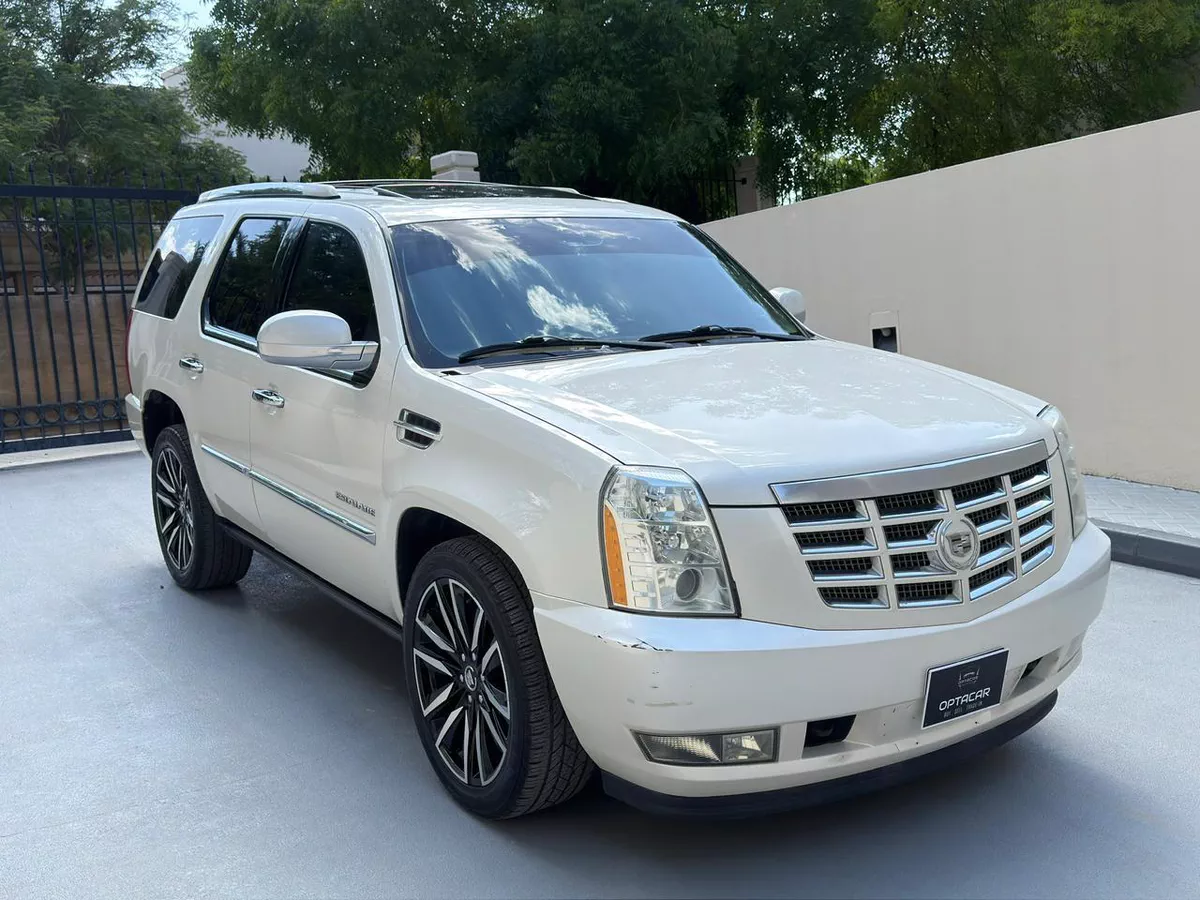 Gulf Specs 2011 CADILLAC ESCALADE PLATINUM 7-Seater, 6.2Litre V8