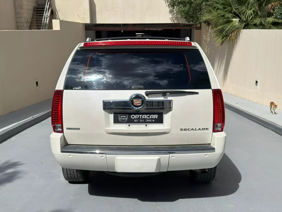 Gulf Specs 2011 CADILLAC ESCALADE PLATINUM 7-Seater, 6.2Litre V8-2-2