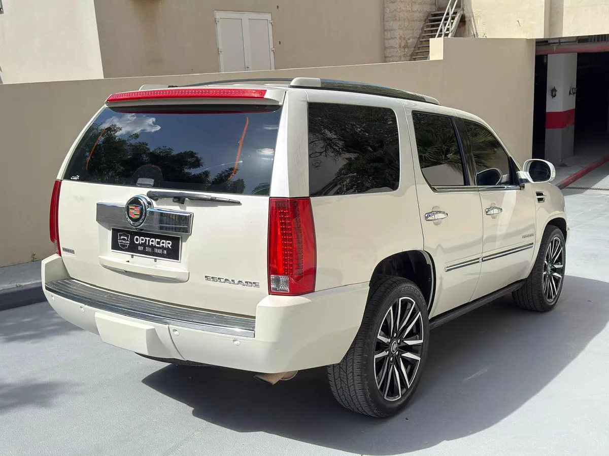 Gulf Specs 2011 CADILLAC ESCALADE PLATINUM 7-Seater, 6.2Litre V8-3-3