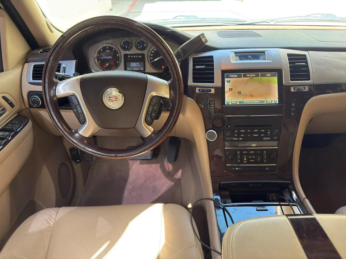 Gulf Specs 2011 CADILLAC ESCALADE PLATINUM 7-Seater, 6.2Litre V8-13-13