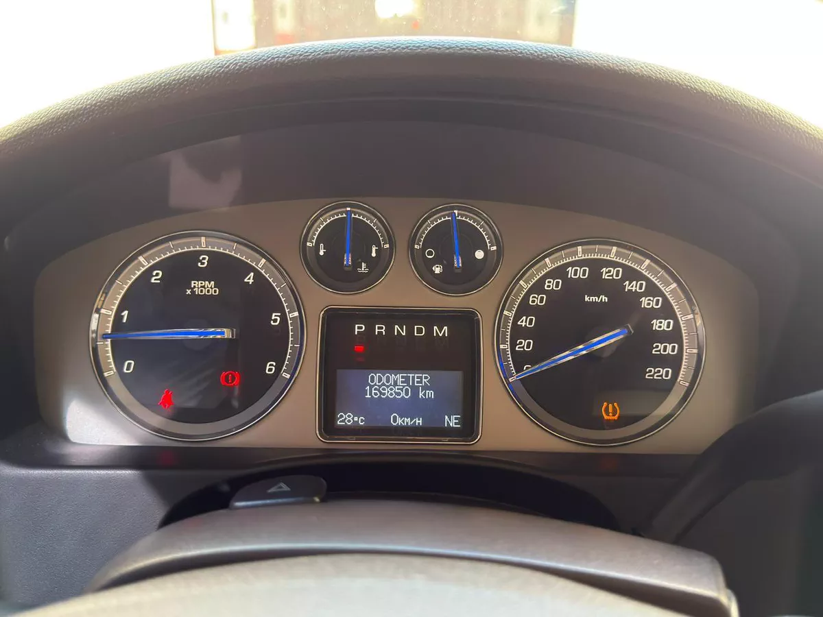Gulf Specs 2011 CADILLAC ESCALADE PLATINUM 7-Seater, 6.2Litre V8-6-6