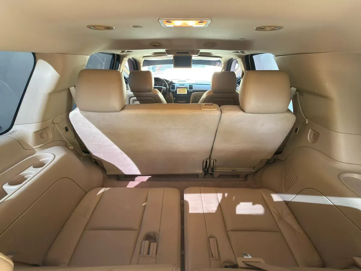 Gulf Specs 2011 CADILLAC ESCALADE PLATINUM 7-Seater, 6.2Litre V8-10-10