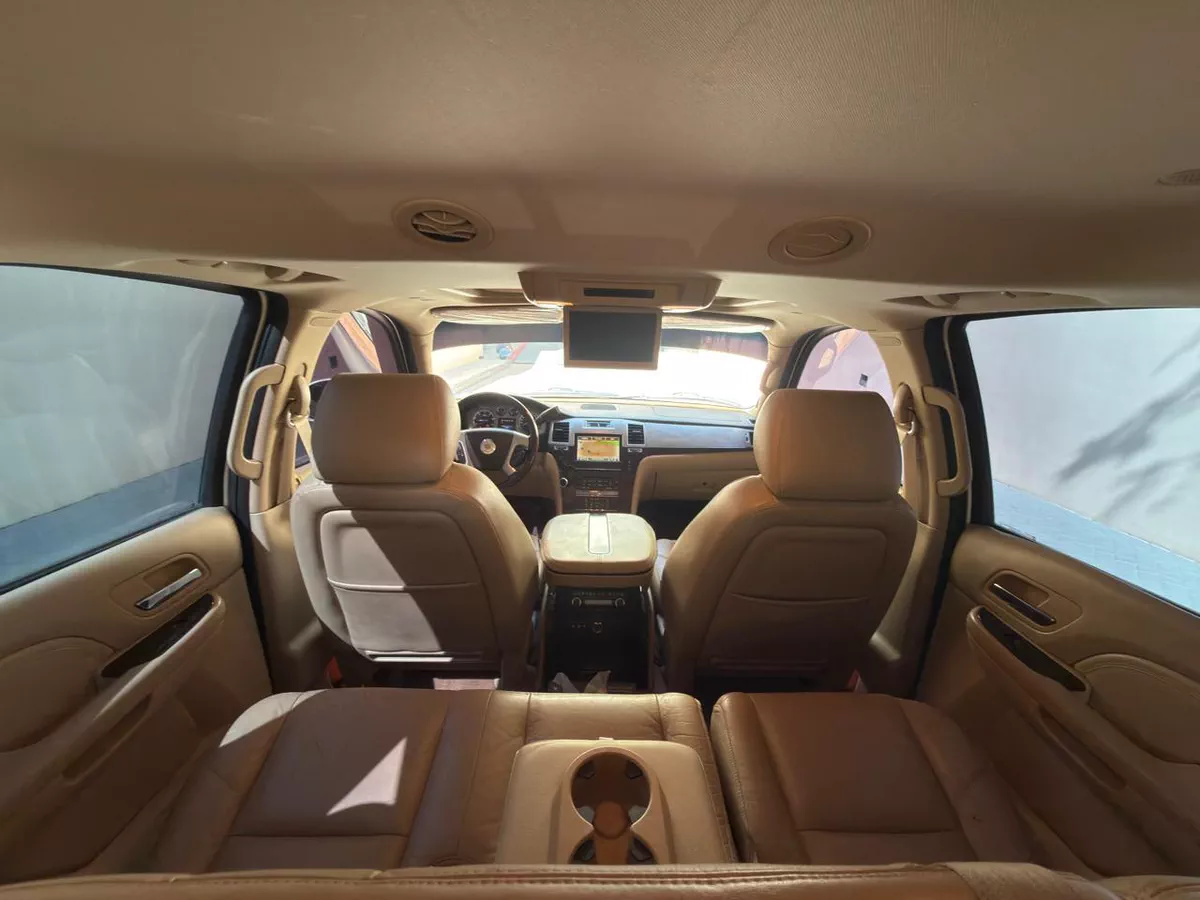 Gulf Specs 2011 CADILLAC ESCALADE PLATINUM 7-Seater, 6.2Litre V8-9-9