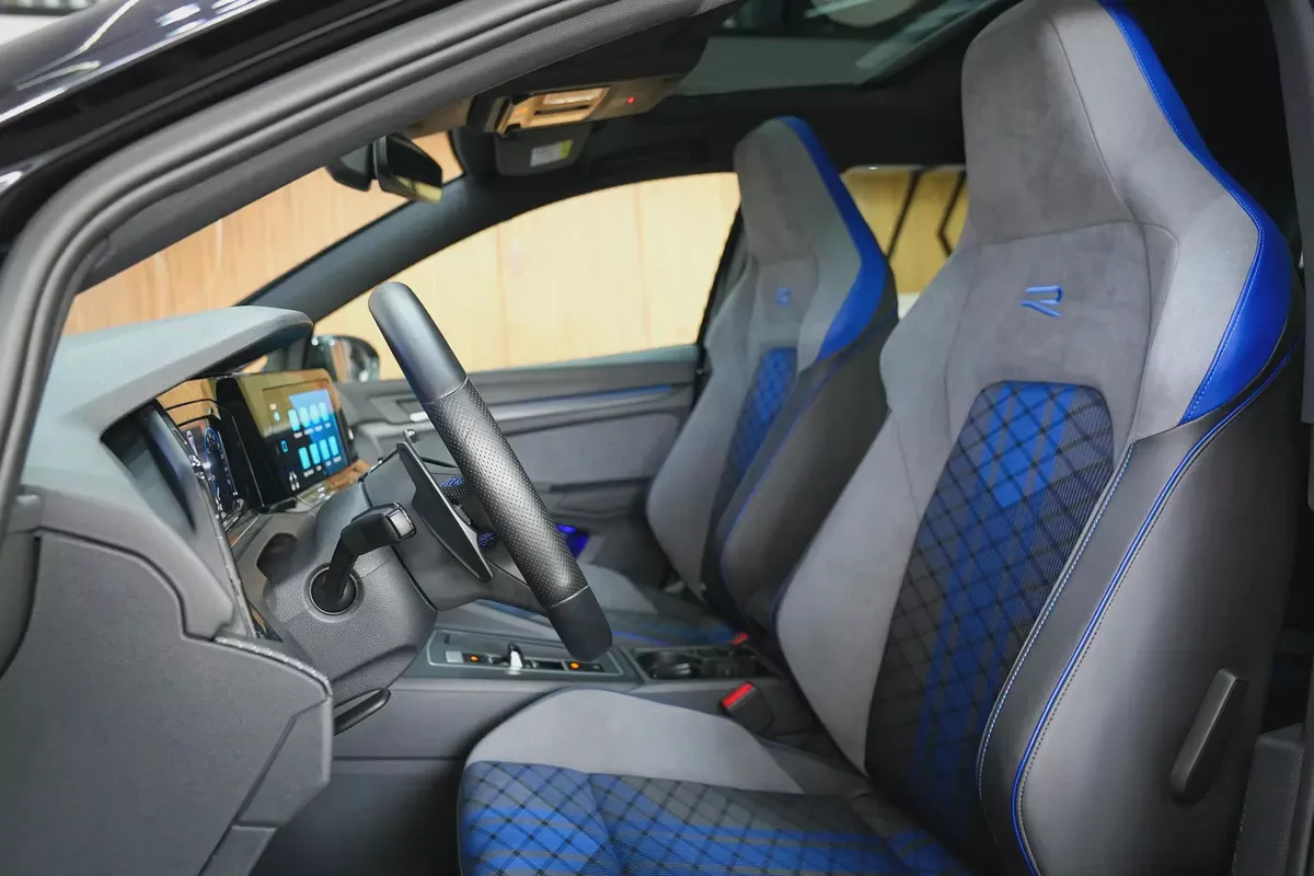 2022 - Volkswagen Golf R - Low mileage | With warranty for 129,000.00 AED-9-9