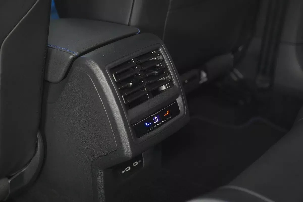2022 - Volkswagen Golf R - Low mileage | With warranty for 129,000.00 AED-19-19