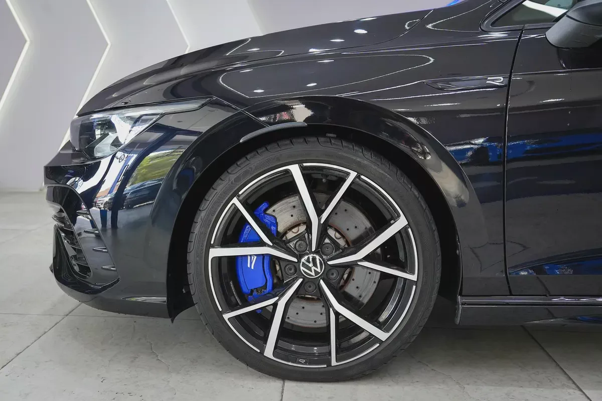 2022 - Volkswagen Golf R - Low mileage | With warranty for 129,000.00 AED-5-5