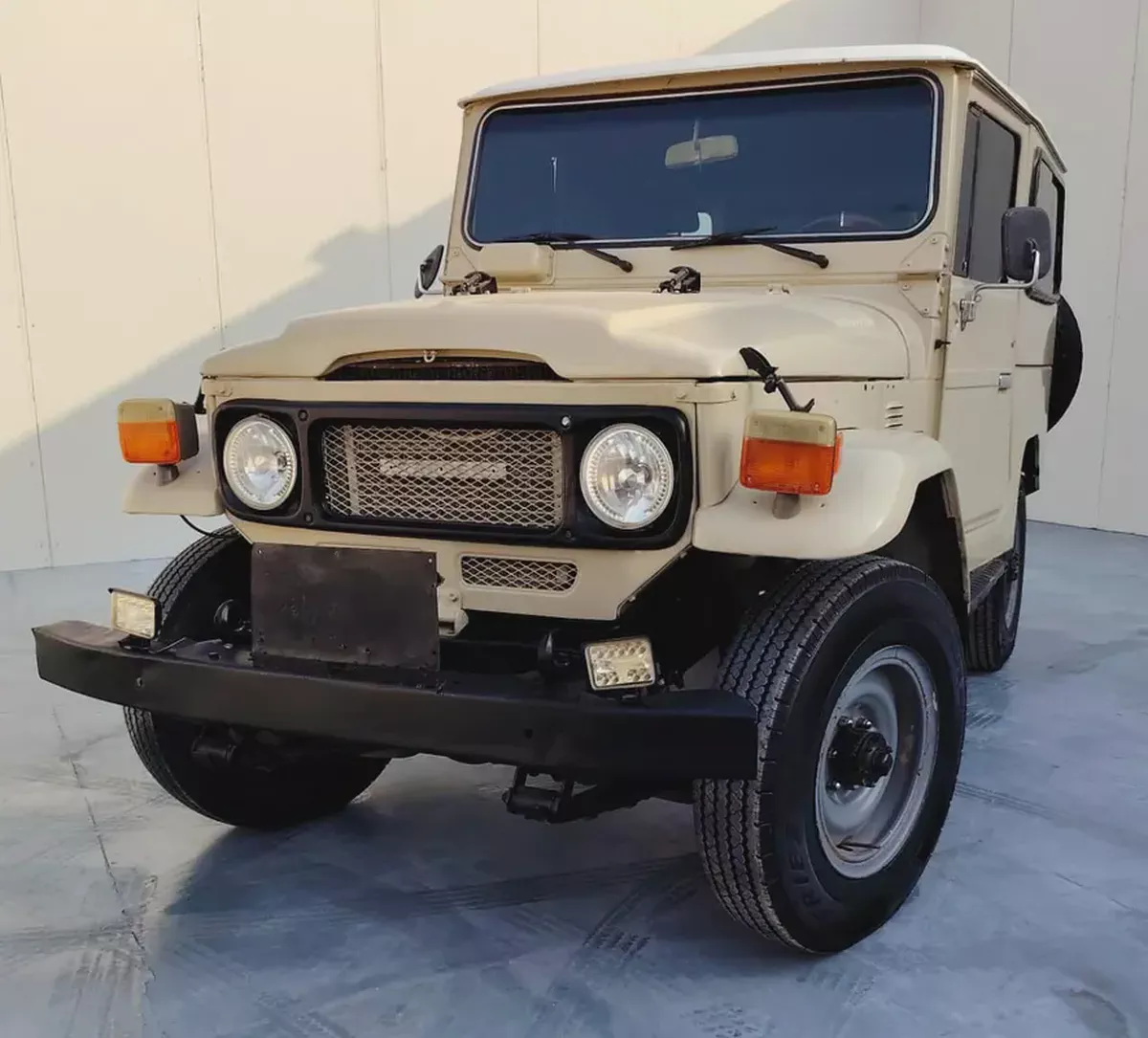 Classic 1983 Toyota FJ Cruiser Base | GCC Specs | Well Maintained-6-6