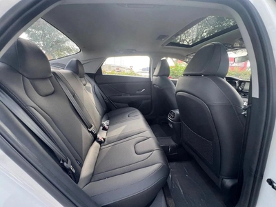 Hyundai Elantra-1
