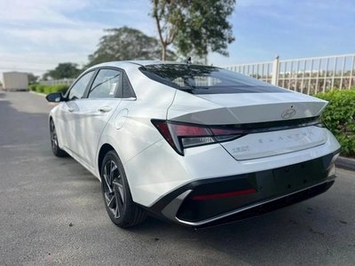 Hyundai Elantra-4