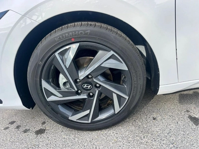 Hyundai Elantra-6