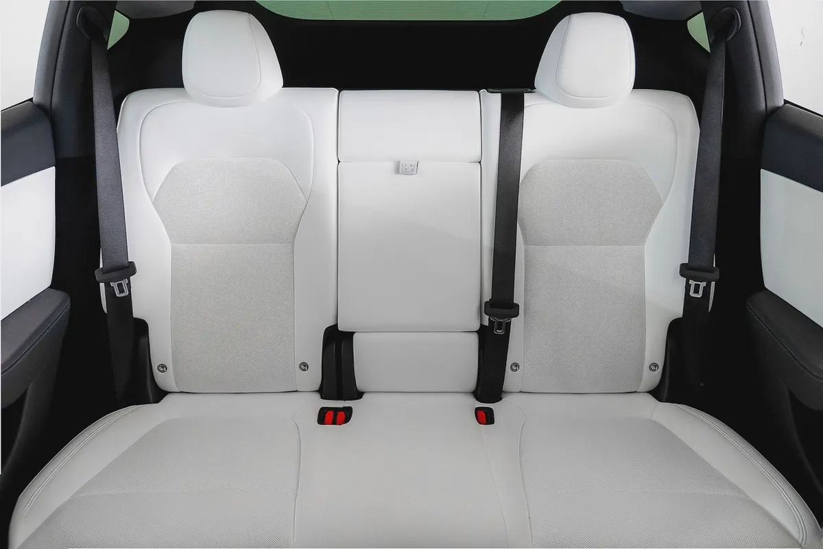 Tesla Model Y Long Range 2026 GCC Specs-11-11