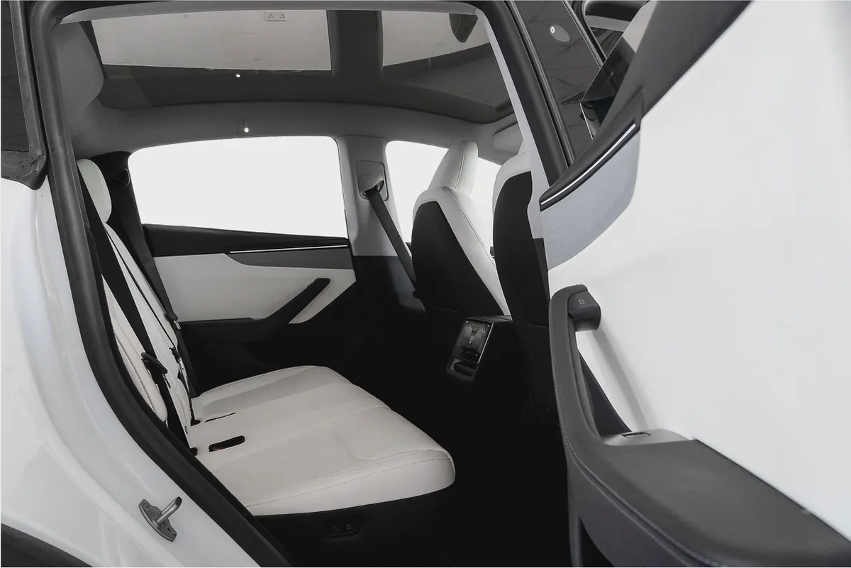 Tesla Model Y Long Range 2026 GCC Specs-12-12