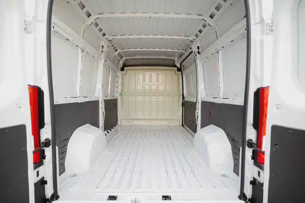 Peugeot Boxer L2H2 Delivery Van | GCC Specs | Ref#P18903-6-6