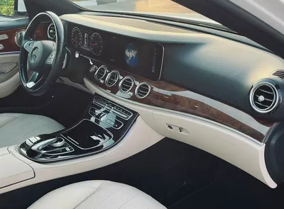 2017 Mercedes-Benz E-Class E 300 4MATIC (European Specs)-9