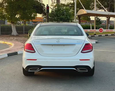 2017 Mercedes-Benz E-Class E 300 4MATIC (European Specs)-5