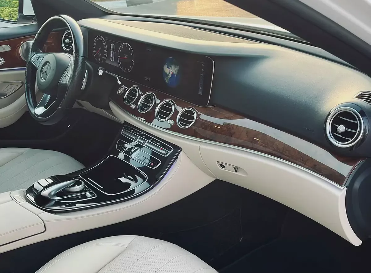 2017 Mercedes-Benz E-Class E 300 4MATIC (European Specs)-9-9