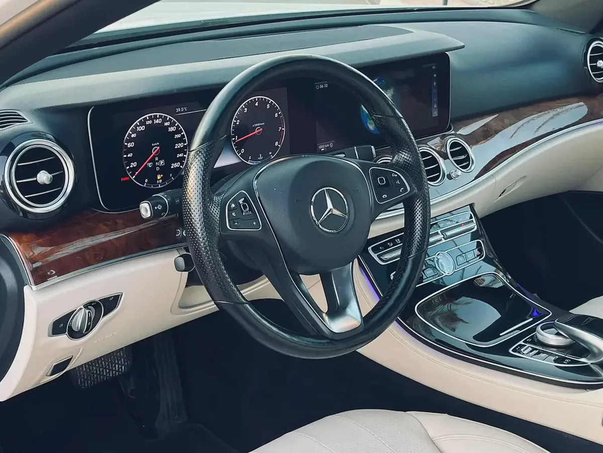 2017 Mercedes-Benz E-Class E 300 4MATIC (European Specs)-10-10