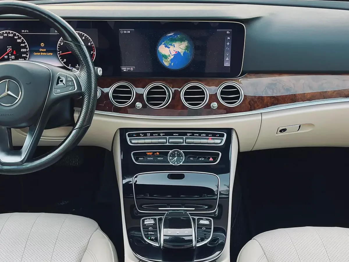 2017 Mercedes-Benz E-Class E 300 4MATIC (European Specs)-11-11
