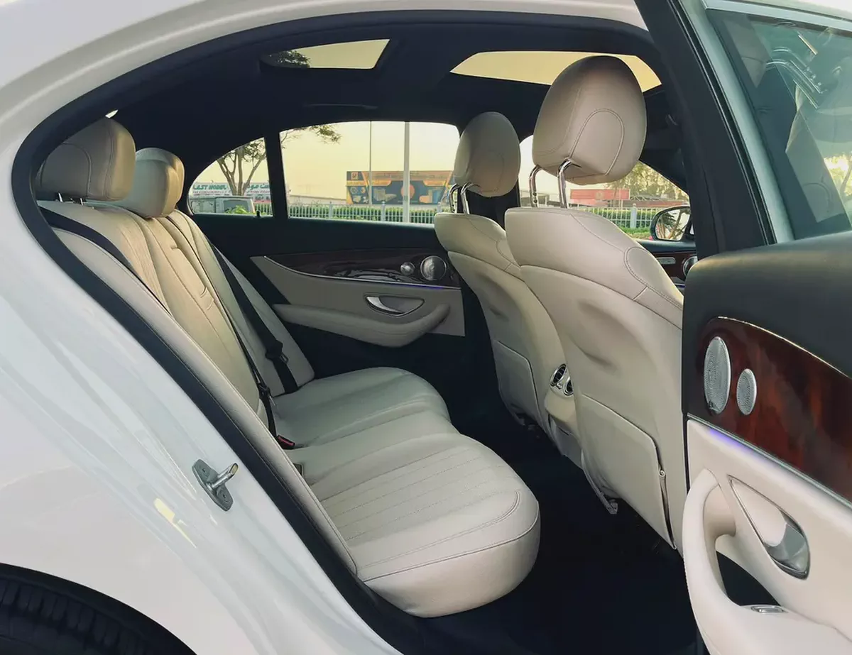 2017 Mercedes-Benz E-Class E 300 4MATIC (European Specs)-13-13
