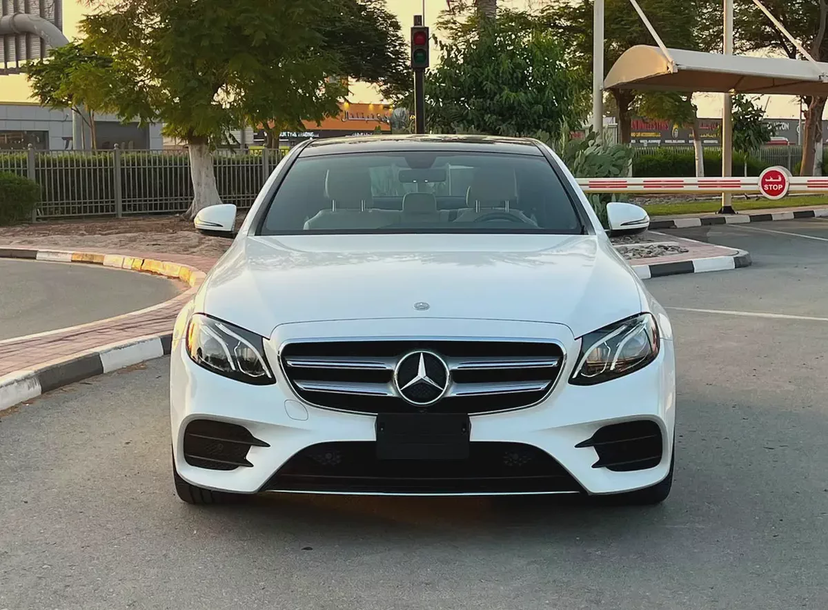 2017 Mercedes-Benz E-Class E 300 4MATIC (European Specs)-1-1