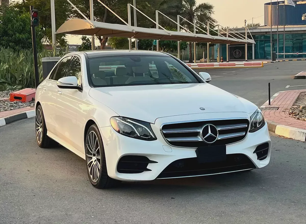 2017 Mercedes-Benz E-Class E 300 4MATIC (European Specs)-2-2