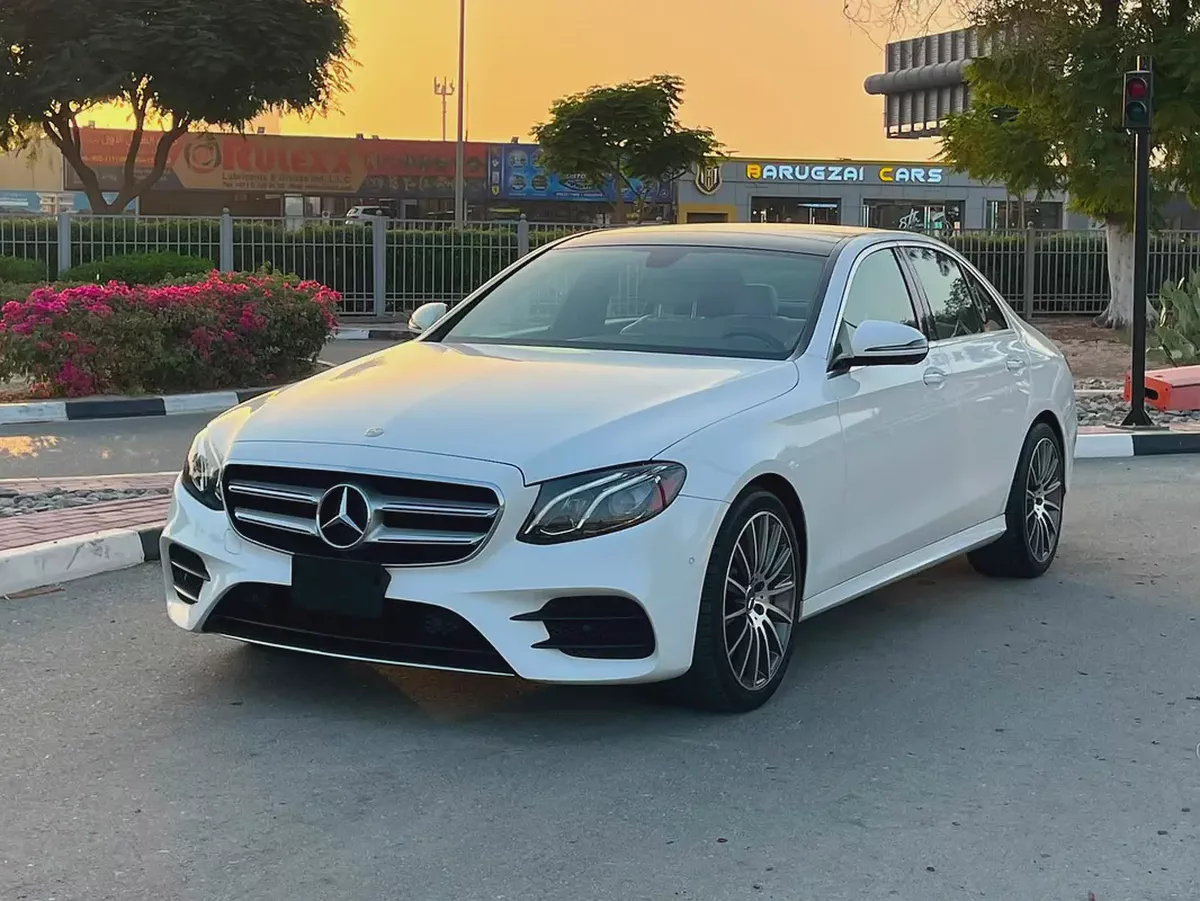 2017 Mercedes-Benz E-Class E 300 4MATIC (European Specs)-3-3
