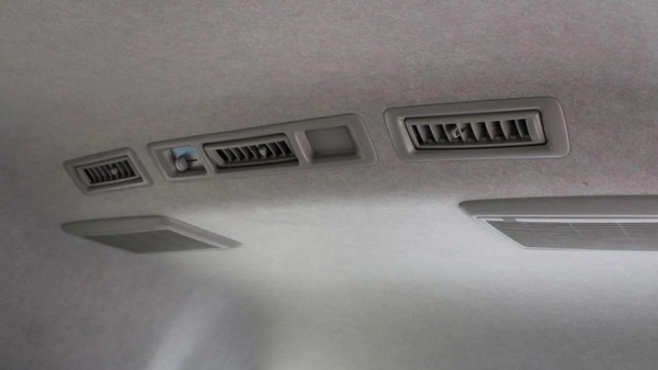 Toyota Hiace HIACE 2.5L HIGH ROOF DIESEL