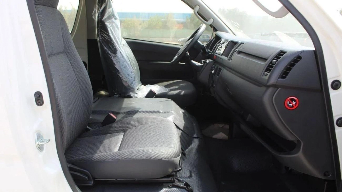 Toyota Hiace HIACE 2.5L HIGH ROOF DIESEL-6-6