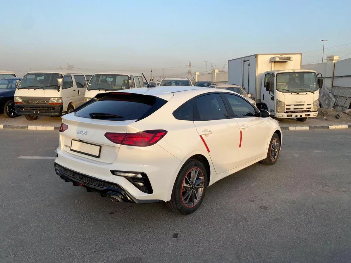 Kia Cerato EX Kia Cerato Hatchback 1.6-8-0