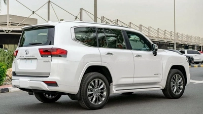 Toyota Land Cruiser (LHD) TOYOTA LAND CRUISER LC300 VXR 3.5P AT MY2025 – WHITE-6