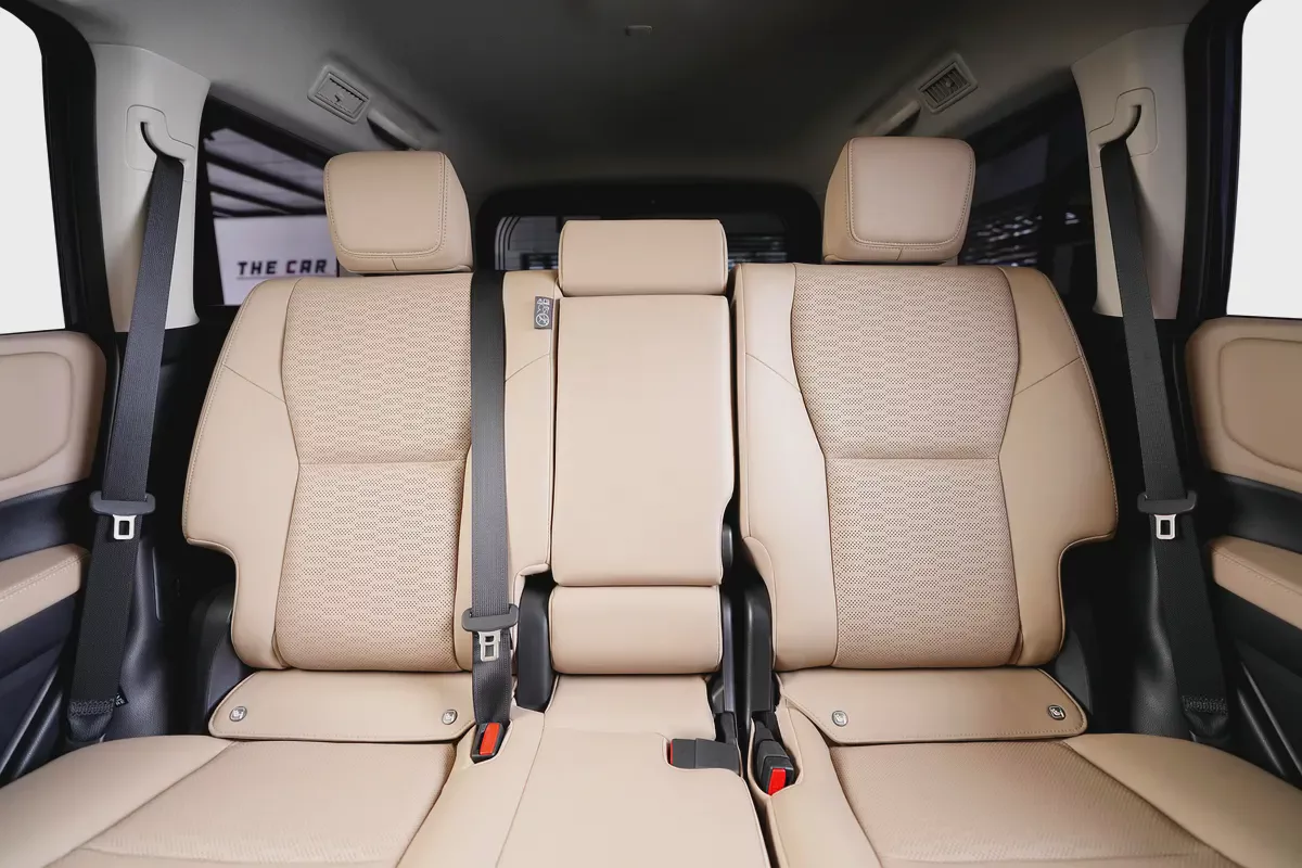 Toyota Land Cruiser Prado-GXL-GCC-1 Owner-Dealer Warranty available and Service package till 2029-18-18