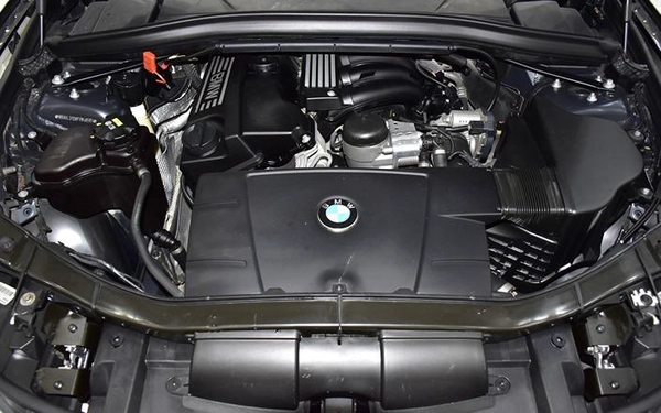 BMW X1 sDrive18i ( 2015 Model ) in Blue Color! GCC Specs